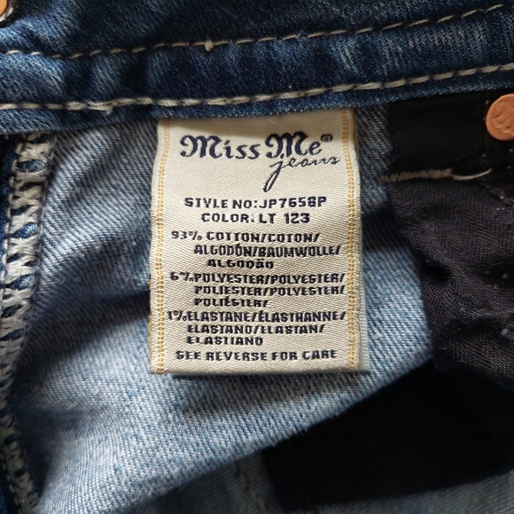 Miss Me Signature Cuffed Capri, Women's 28, Light Wash - Picture 8 of 16